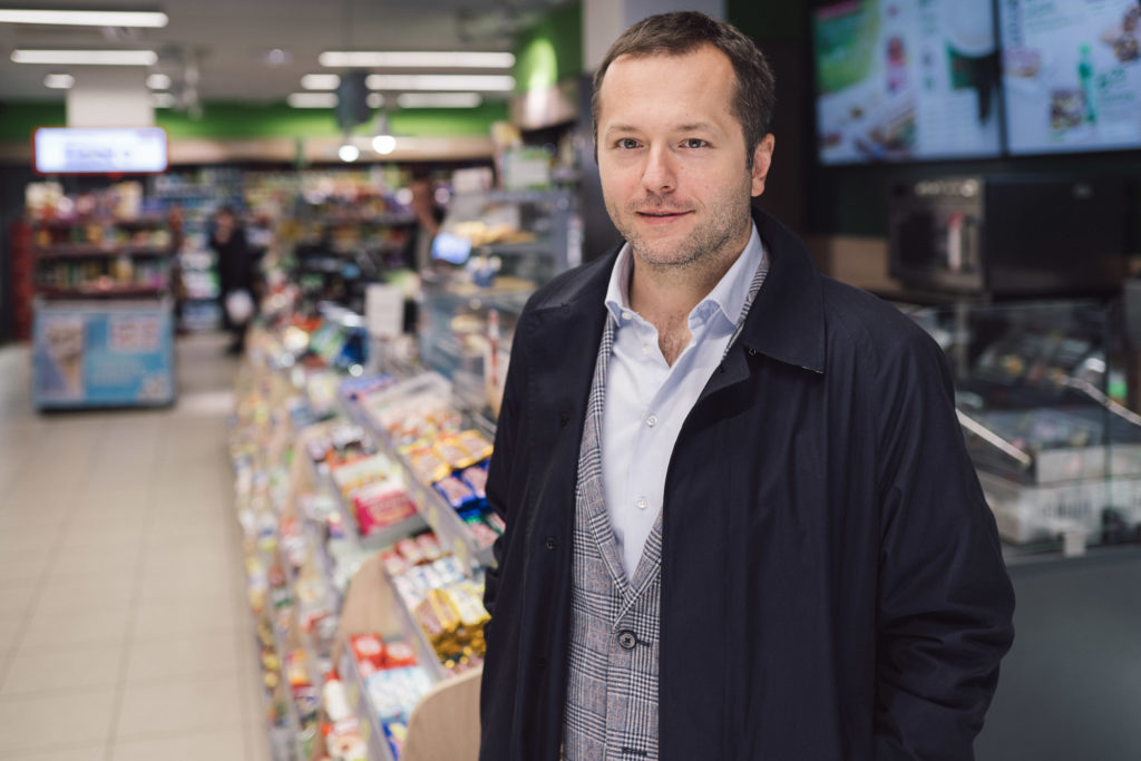 Tomasz Blicharski stands in a grocery store. 
