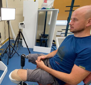 Man with a prosthetic leg interacts with a computing device
