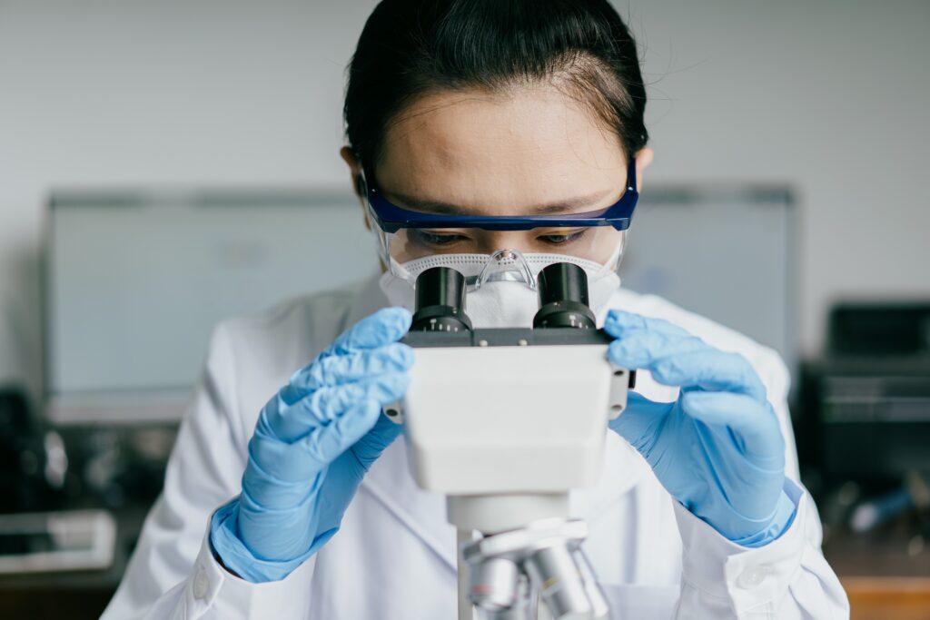 Providence Trial Matching_Hero More complex medical tests are generating enormous amounts of data. AI is helping analyze that data much faster – and time is of the essence for patients with cancer. Photo by Getty Images. A female scientist looks through a microscope.