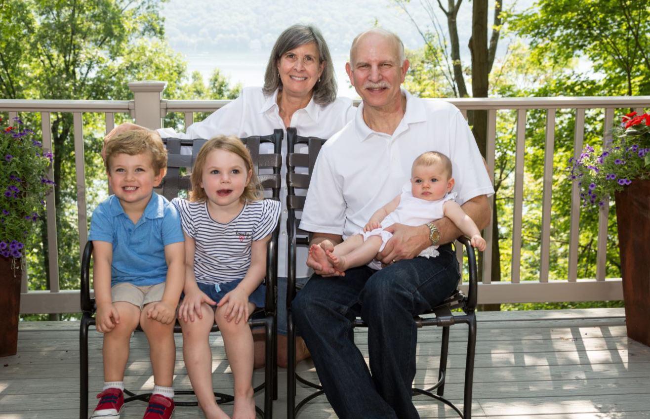 Joel Shamanski and wife Ann with their grandchildren in 2018.