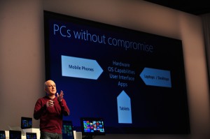 微軟Windows及Windows Live Division總裁Steven Sinofsky向大眾展示Windows 8 Consumer Preview消費者預覽版本。