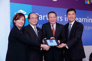 (From left to right): Dr. K K Chan, Deputy Secretary for Education, the Hong Kong SAR Government, Eddie Ng Hak-kim, SBS, JP, Secretary for Education, the Hong Kong SAR Government, Ken Wye Saw, Vice President of Asia Public Sector of Microsoft and Horace Chow, General Manager of Microsoft Hong Kong