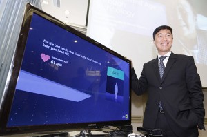 Horace Chow, General Manager, Microsoft Hong Kong, demonstrated the use of Kinect technology to monitor heartbeats.