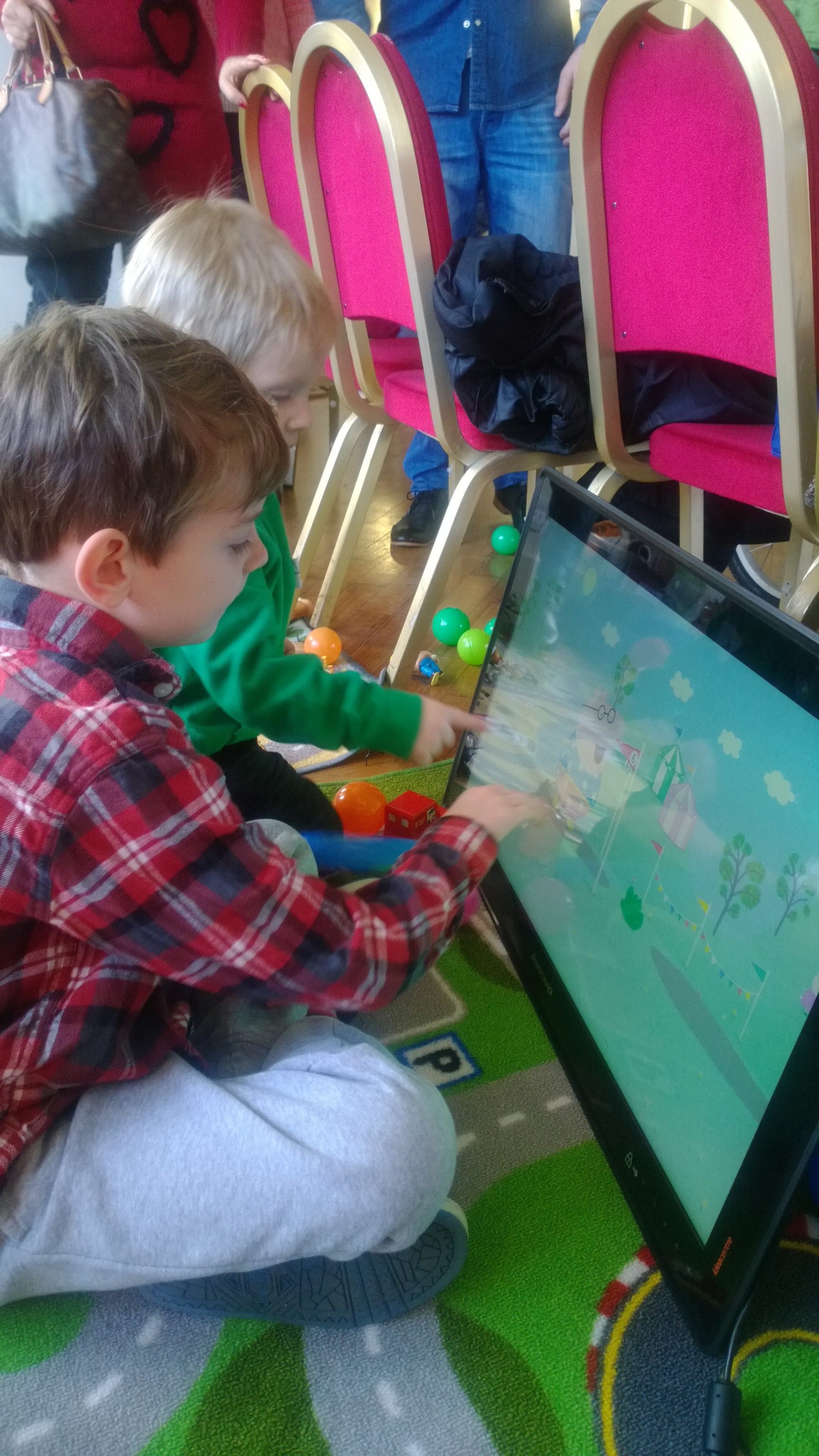Children playing the new Peppa Pig app
