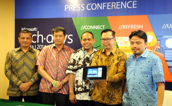 Pembicara dari Acer Indonesia, PT NEC Indonesia, Intel Indonesia, Microsoft Indonesia, dan Blue Bird 