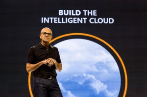 Satya Nadella spricht auf der Ignite über intelligente Cloud-Lösungen © Microsoft
