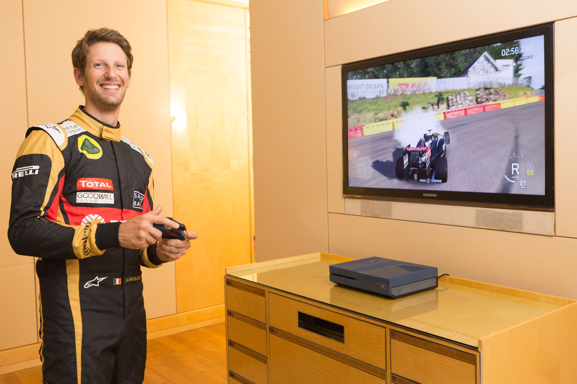 Lotus F1 Team Driver Romain Grosjean gunning for his best race time in Xbox’s exclusive Forza Motorsport 6. 