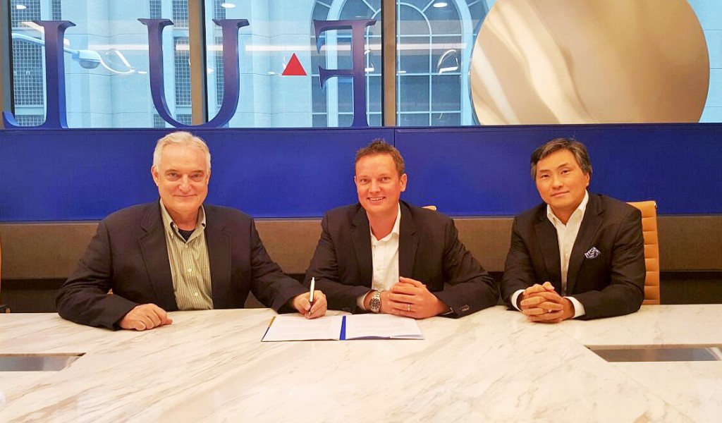 Fullerton Healthcare Group signs MOU with Microsoft Singapore to improve delivery of healthcare in Asia Pacific, [from left] Ted Minkinow, Chief Information Officer at Fullerton Healthcare Group, Gabe Rijpma, Senior Director, Health and Social Services at Microsoft Asia and Dr Michael Tan, Co-Founder and Chief Executive Officer, Fullerton Healthcare Group
