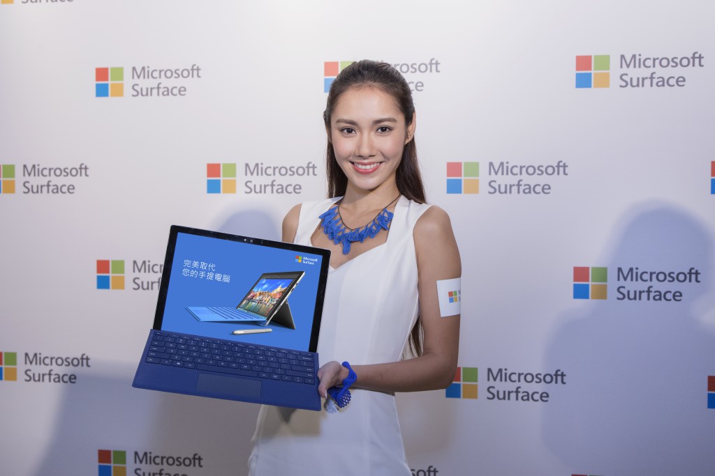 Model showcasing Surface Pro 4 with a 3D-printed necklace designed with the latest Surface Pro 4.