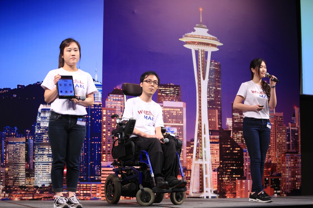 Team RealME from Hong Kong Polytechnic University and Hong Kong University of Science and Technology, the Champions of the “World citizenship” category, demonstrated their ideas behind Wheelman to the judging panel. 