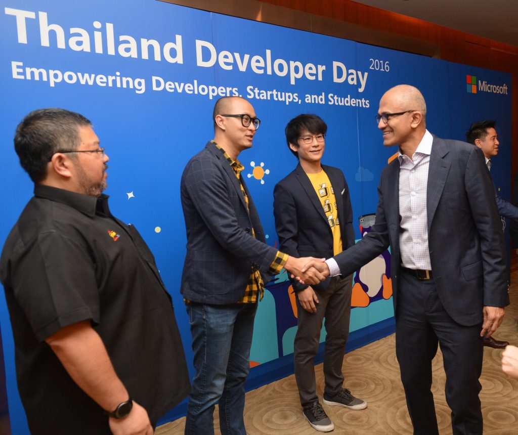 Microsoft CEO Satya Nadella greets some of Thailand’s top startups and then shared his vision for the future of technology and its role in driving social and economic progress during his first official visit to Thailand as CEO. 