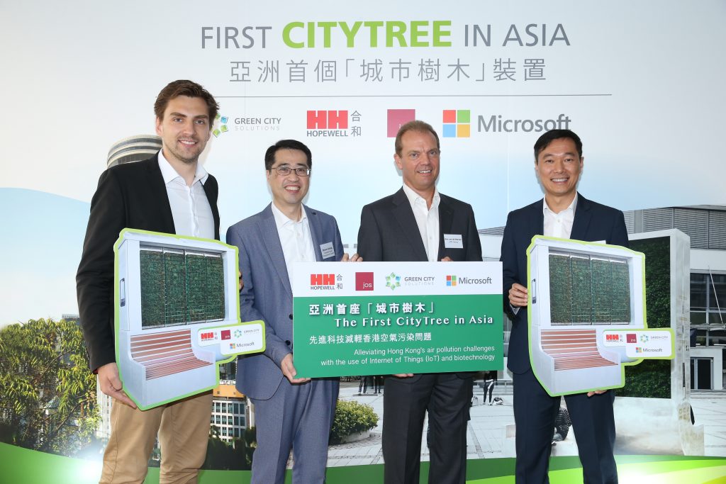 From left: Mr Dénes Honus (Green City Solutions’ co-founder and CEO), Mr Bruce Leung (Director of Hopewell Asset Management Limited), Mr Eric van der Hoeven (Chief Executive of JTH Group) and Mr Horace Chow (General Manager of Microsoft Hong Kong) jointly debut Asia’s first CityTree installed outside Hopewell Centre.