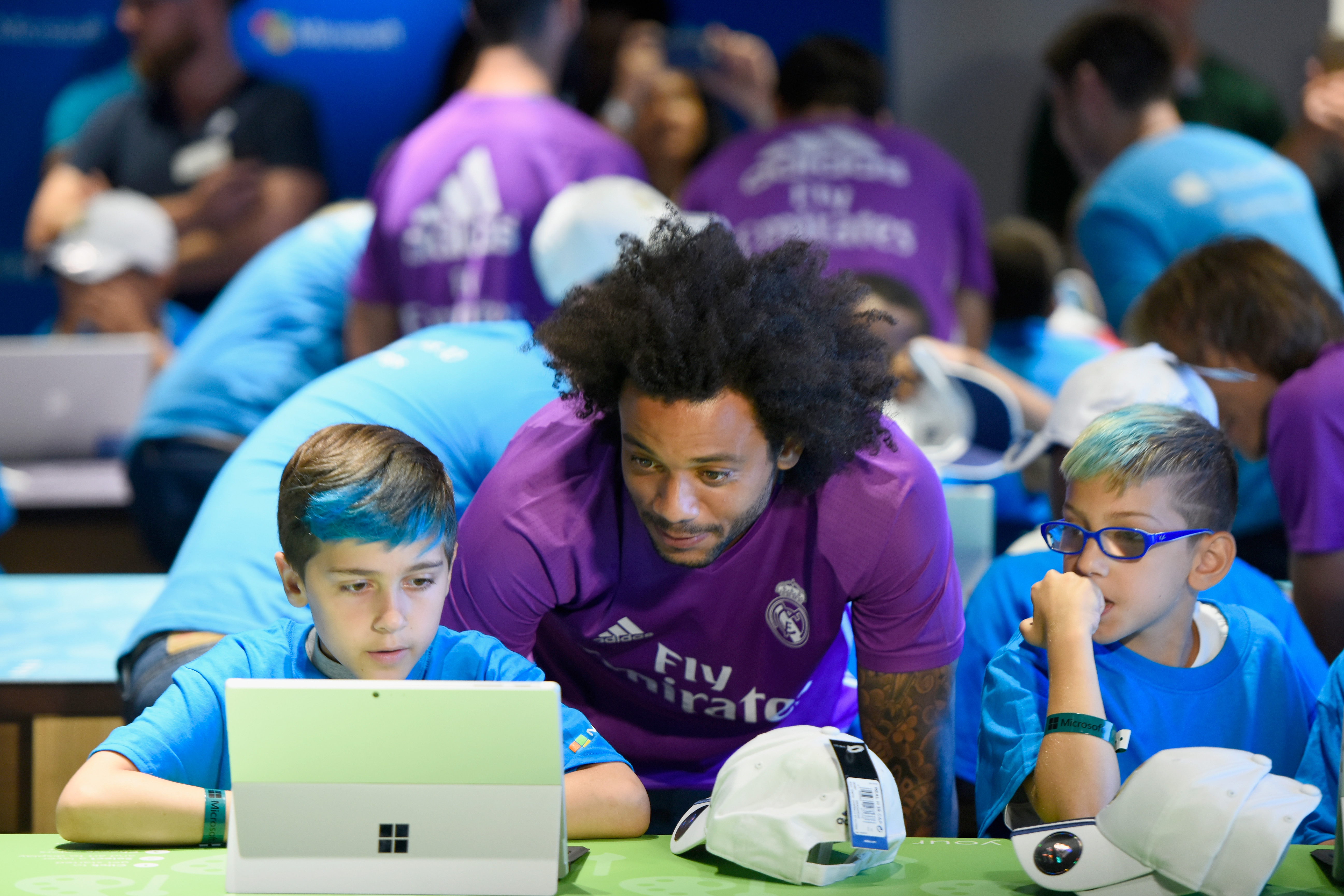 Real Madrid Surprises Fans at the Microsoft Store in New York City