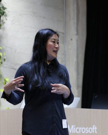 Лили Чен, сотрудница компании Microsoft, в офисе Microsoft Loft One в Сан-Франциско.