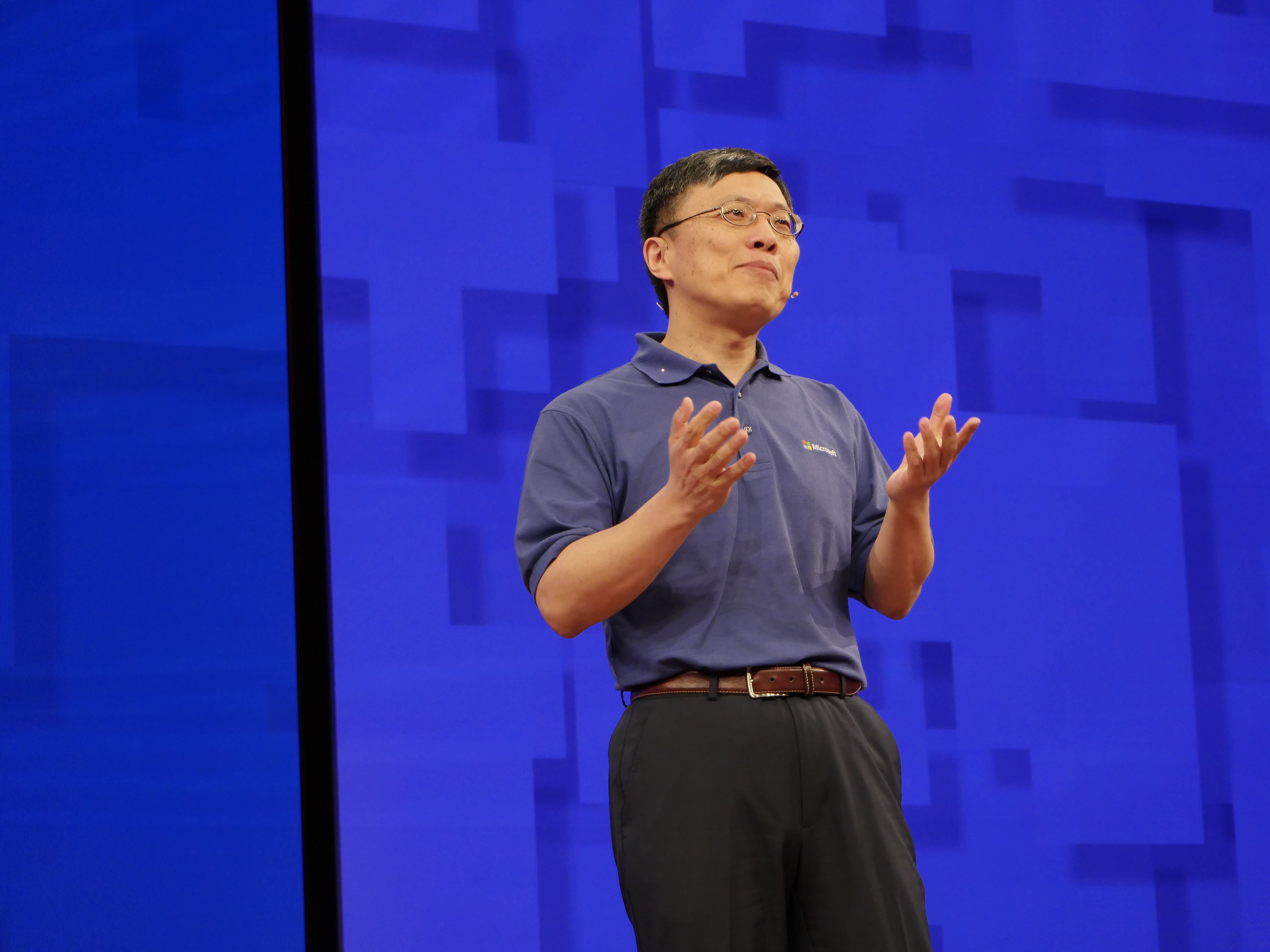 Гарри Шум, исполнительный вице-президент, Microsoft AI & Research (во время выступления 10 мая 2017 года на конференции Build 2017 в Сиэтле).