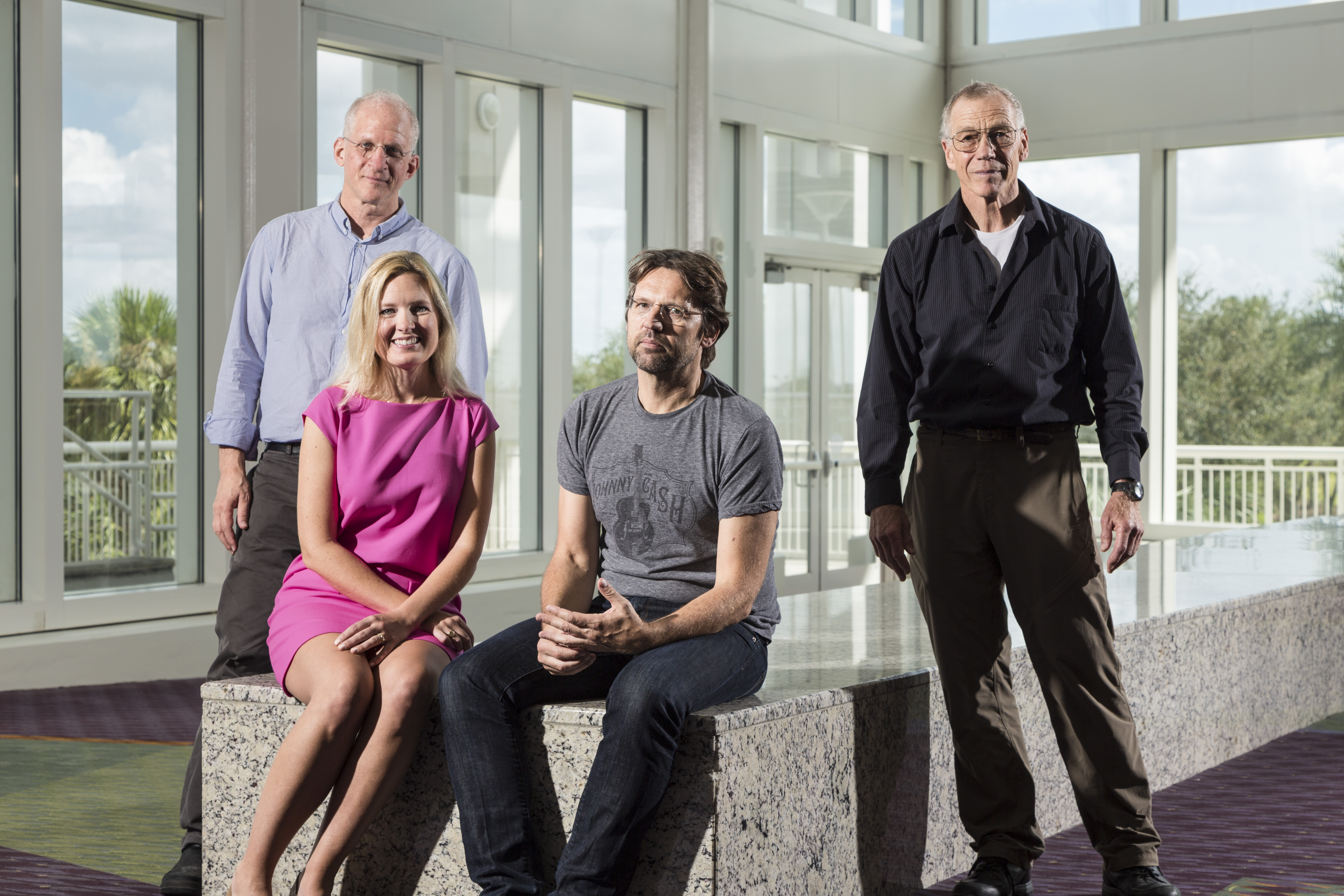 Эти люди возглавляют действия Microsoft в области квантовых вычислений (слева направо): Чарльз  Маркус, Криста Свор, Лео Коуэнховени и Майкл Фридман. Фото Брайана Смэйла.