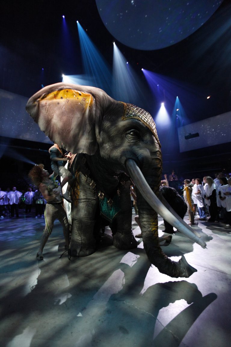 The world premiere of Kinect for Xbox 360 featured a live performance by Cirque du Soleil with animals, a 76-person cast of dancers, musicians, acrobats and clowns. Los Angeles, June 13, 2010.