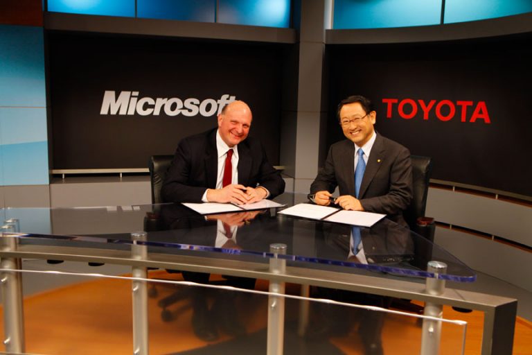 Steve Ballmer (left), CEO of Microsoft, and Akio Toyoda, president of Toyota Motor Corp., sign partnership to build telematics services on Windows Azure platform. Redmond, Wash., April 6, 2011.