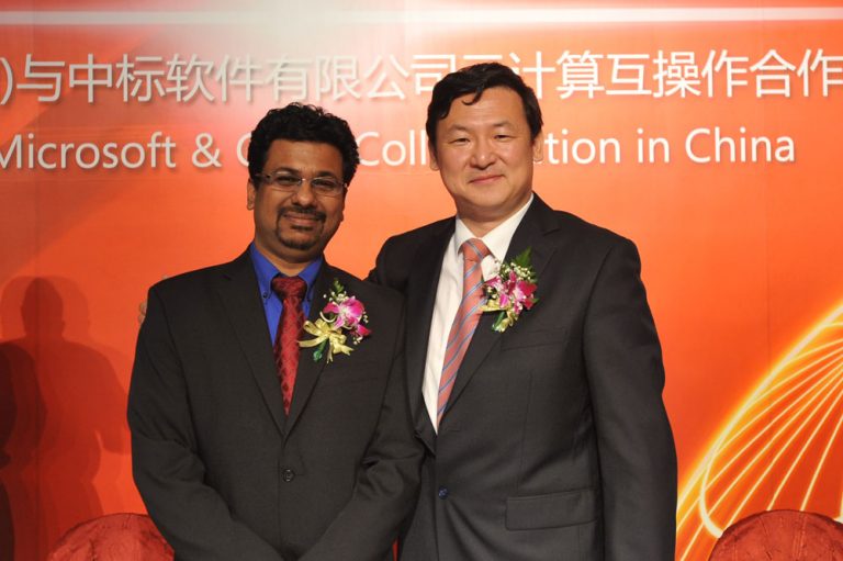 Sandy Gupta, general manager of the Open Solutions Group at Microsoft, and China Standard Software Co. Ltd. vice president Tao Guo at a collaboration signing ceremony in Beijing.
