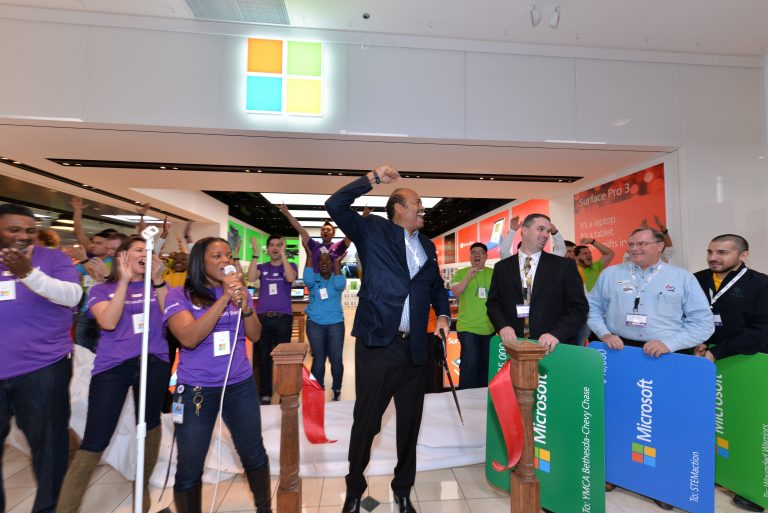 Microsoft Vice President, US Government Affairs Fred Humphries and Tiffany Traynum, store manager, cut the ribbon to open the company’s newest store at Westfield Montgomery Mall in Bethesda, Md., on Saturday, Nov. 22, 2014.