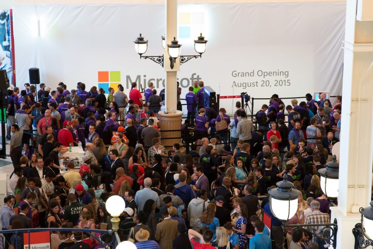 Crowds gathered to celebrate the opening of Microsoft’s 112th store at Easton Town Center in Columbus, Ohio, on Aug. 20, 2015.