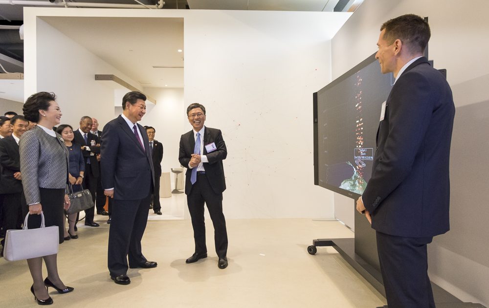Executive vice president Harry Shum shows president Xi Jinping Microsoft’s PowerBI