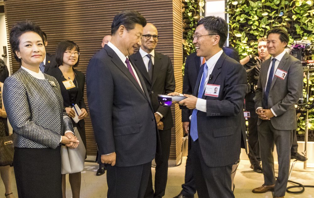 Executive vice president Harry Shum shows president Xi Jinping Microsoft’s HoloLens