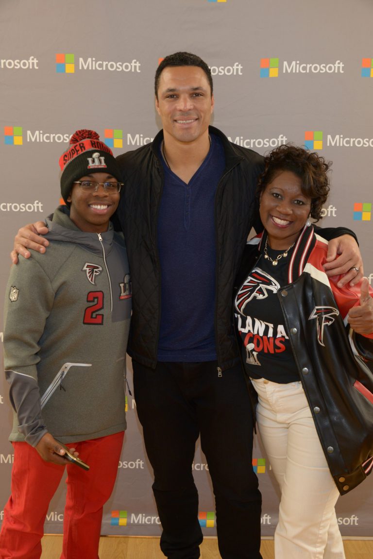 Retired Atlanta Falcon Legend, Tony Gonzalez, with fans at the Microsoft Store at The Woodlands Mall (The Woodlands, Texas).