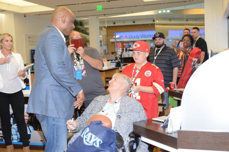 Hall of Fame quarterback Warren Moon greeting fans at the Microsoft Store at Mall of Millenia (Orlando) during a Pro Bowl celebration event.
