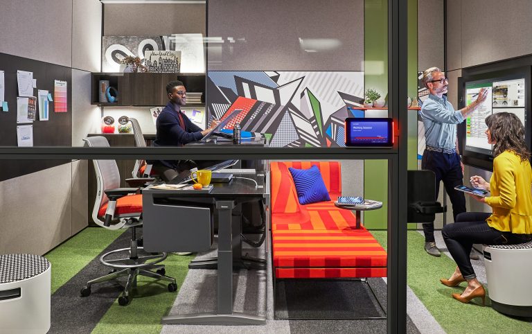 Working in pairs is an essential behavior of creativity. This space enables two people to co-create shoulder-to-shoulder, while also supporting individual work with Microsoft Surface Studio. It includes a lounge area to invite others in for a quick creative review with Surface Hub or to put your feet up and get away without going away.