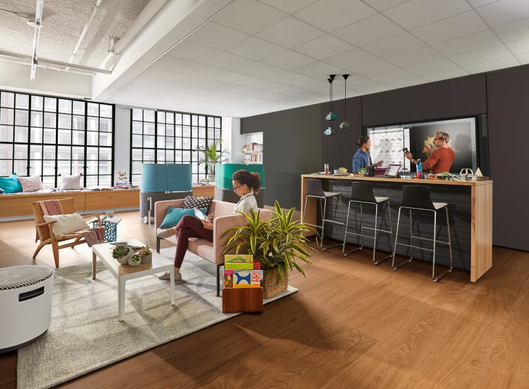 Socializing ideas and rapid prototyping are essential parts of creativity. This space is designed to encourage quick switching between conversation, experimentation and concentration, ideal for a mix of Surface devices, such as Surface Hub and Surface Book.