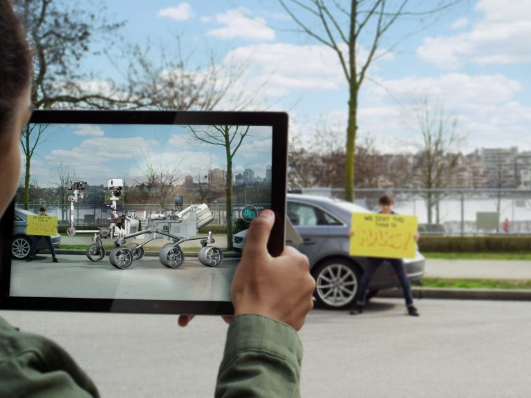 View in mixed reality enables you to capture mixed reality by inserting 3D objects into your world.