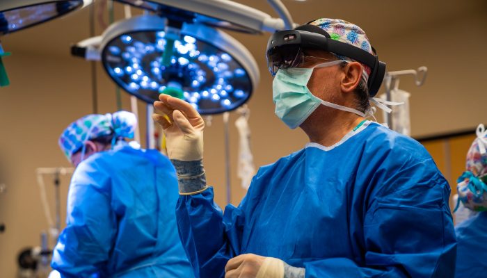 Surgeon wearing HoloLens2 in an operating room