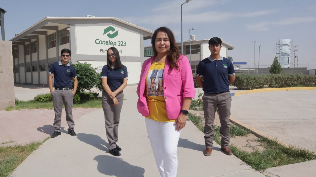 Microsoft expands computer science education program to Juarez, Mexico, and  expands reach across 18 U.S. cities to improve high school students' access  and equity - Stories