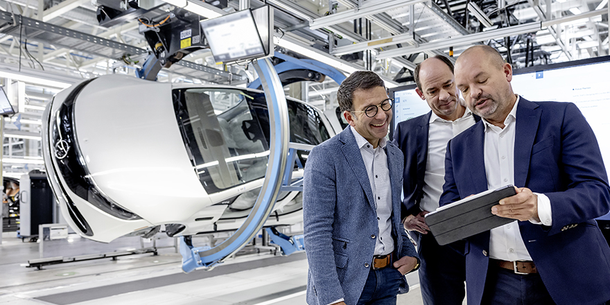 Mercedes-Benz and Microsoft collaborate to boost efficiency, resilience and  sustainability in car production - Stories % %