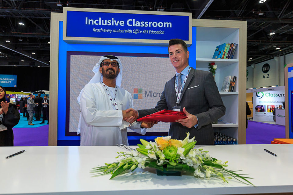 Photo of His Excellency Hussain Ibrahim Al Hammadi, UAE Minister of Education and Anthony Salcito, Microsoft Worldwide Vice President for Education - after the signing of MOU