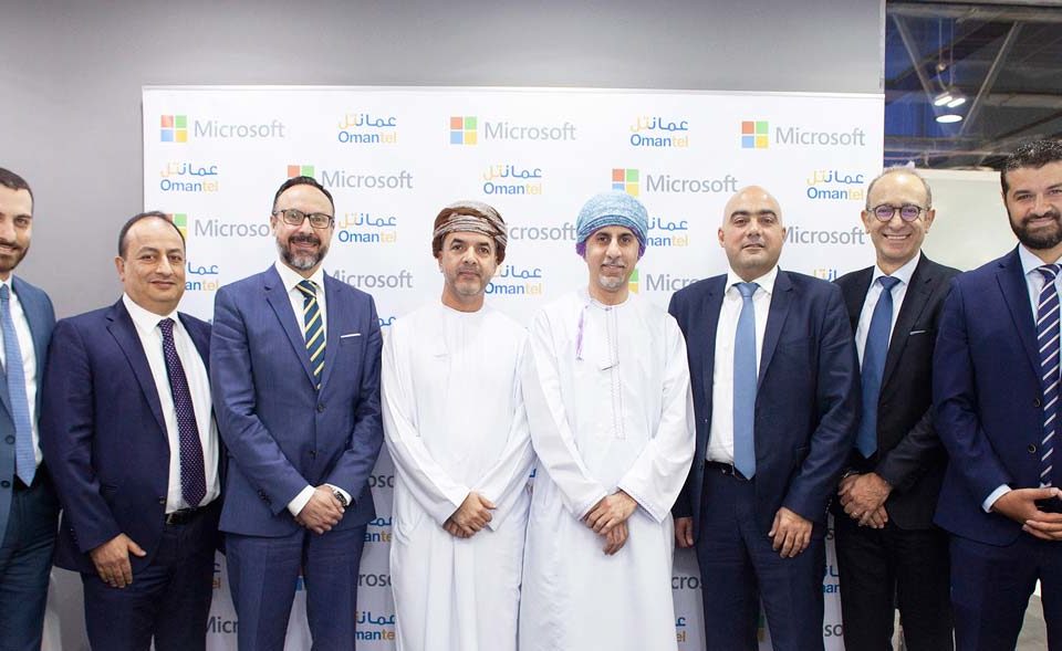 'Group picture of executives from Microsoft, Omantel and BPS'