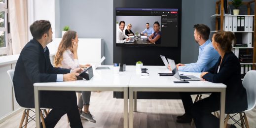 A hybrid work meeting between colleagues online and colleagues in office