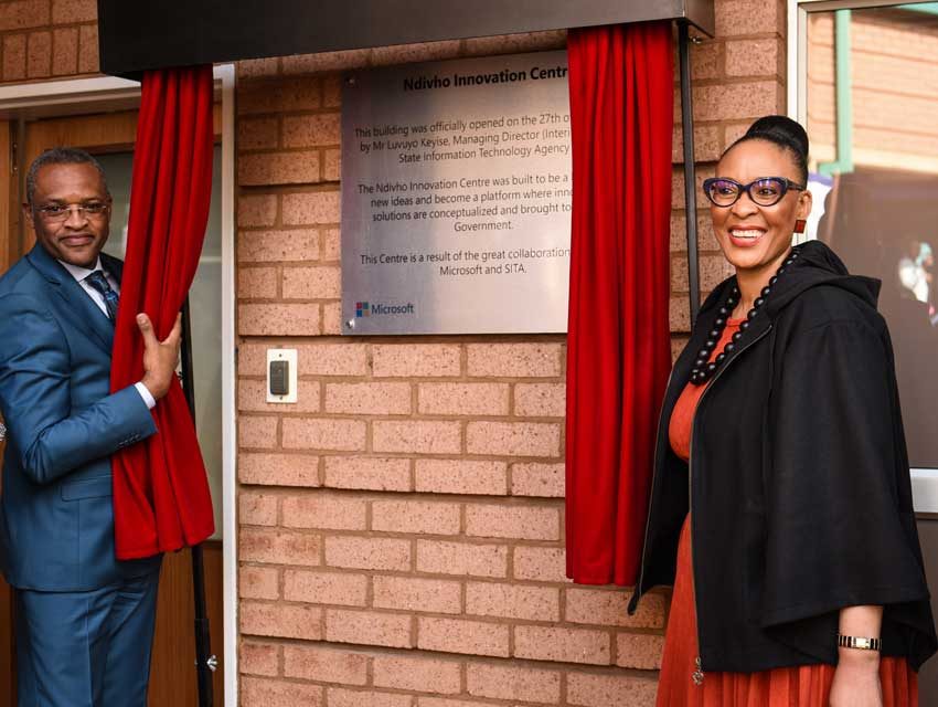 Lillian Barnard, Microsoft SA CEO and Luvuyo Keyise, SITA Interim Managing Director unveiling the SITA Microsoft Ndivho Innovation Centre.