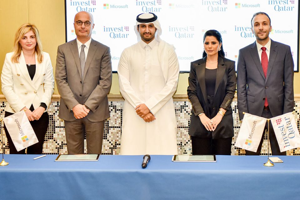 Samer Abu Lteif, Corporate Vice President and President of Microsoft Middle East and Africa (second left), Sheikh Ali Alwaleed Al-Thani (3rd left), Lana Khalaf (2nd right) with a delegation from Microsoft