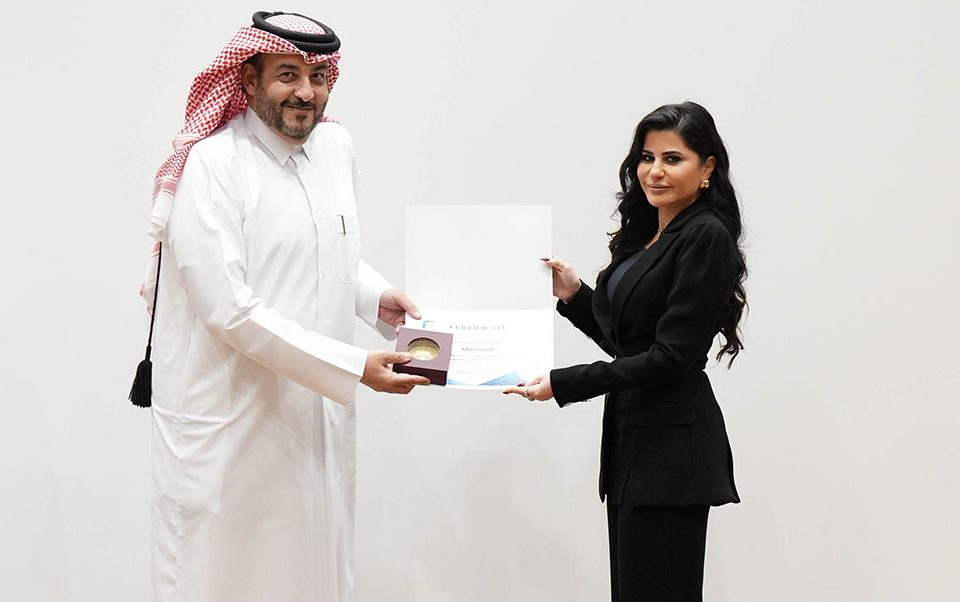 Lana Khalaf, General Manager of Microsoft Qatar receiving the award from HE President of NCSA Eng. Abdulrahman bin Ali Al Farahid Al Malki