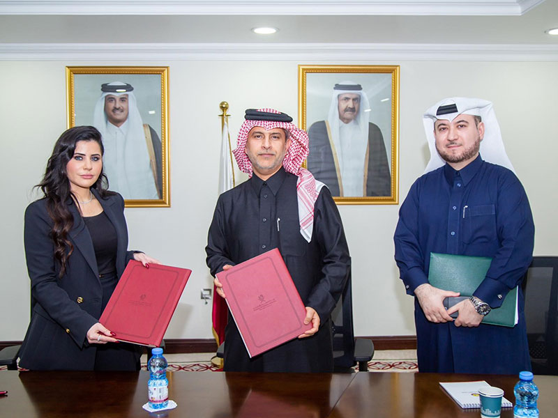 H.E. Mr. Mohammed Abdulaziz Al-Naimi, PSA Assistant President, and Ms. Lana Khalaf, General Manager of Microsoft Qatar, during the signing ceremony.
