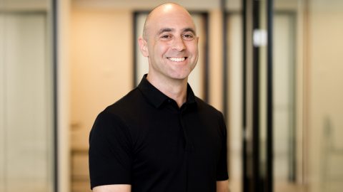 Portrait of otonomo CEO Ben Volkow smiling