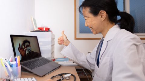 A female health care worker gives an online medical consultation.