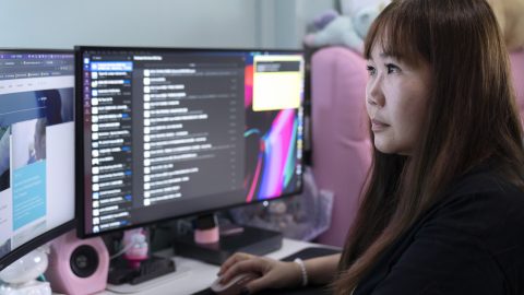 Nelly Lee works on a computer