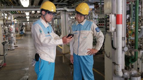 Kao employees explore the citizen developer app that helps track and organize raw material used in its production of chemicals and cosmetics.
