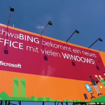Bauschild der neuen Microsoft Deutschland Zentrale