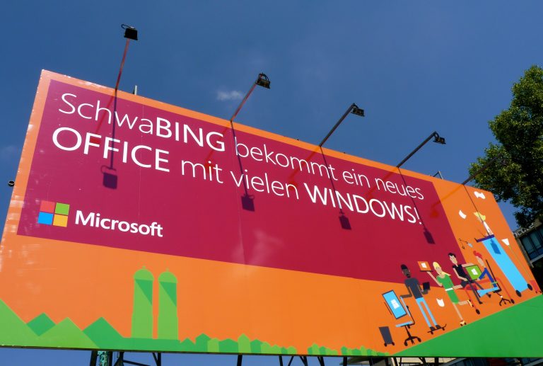 Bauschild der neuen Microsoft Deutschland Zentrale