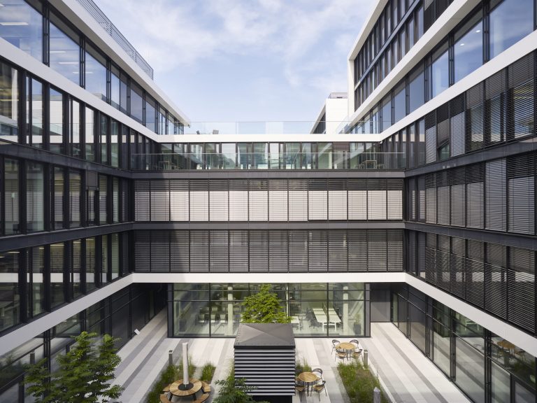 Unternehmenszentrale in Schwabing – Innenhof