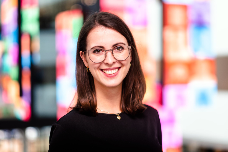 Portrait von Christina Sailer Communications Manager für Customer Success Stories bei Microsoft Deutschland